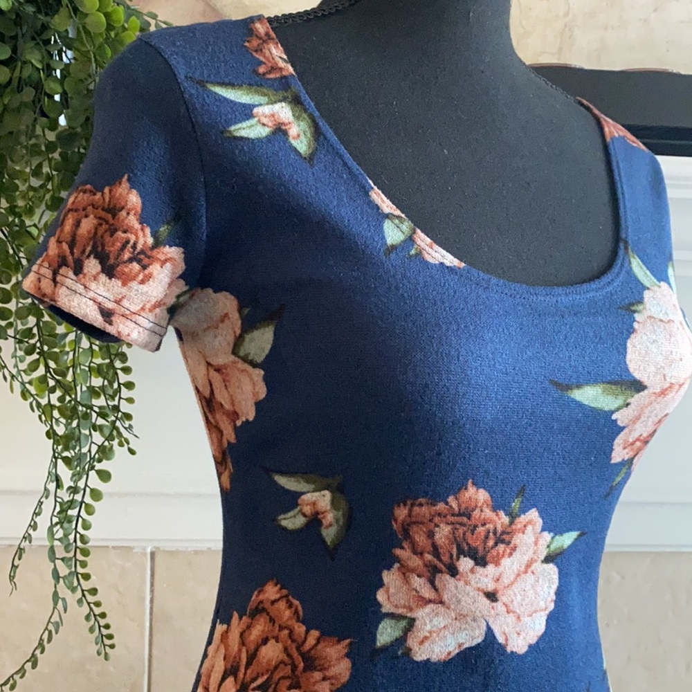 ☀️3/$15 Vibe Sportware Floral Dress - Picture 3 of 3